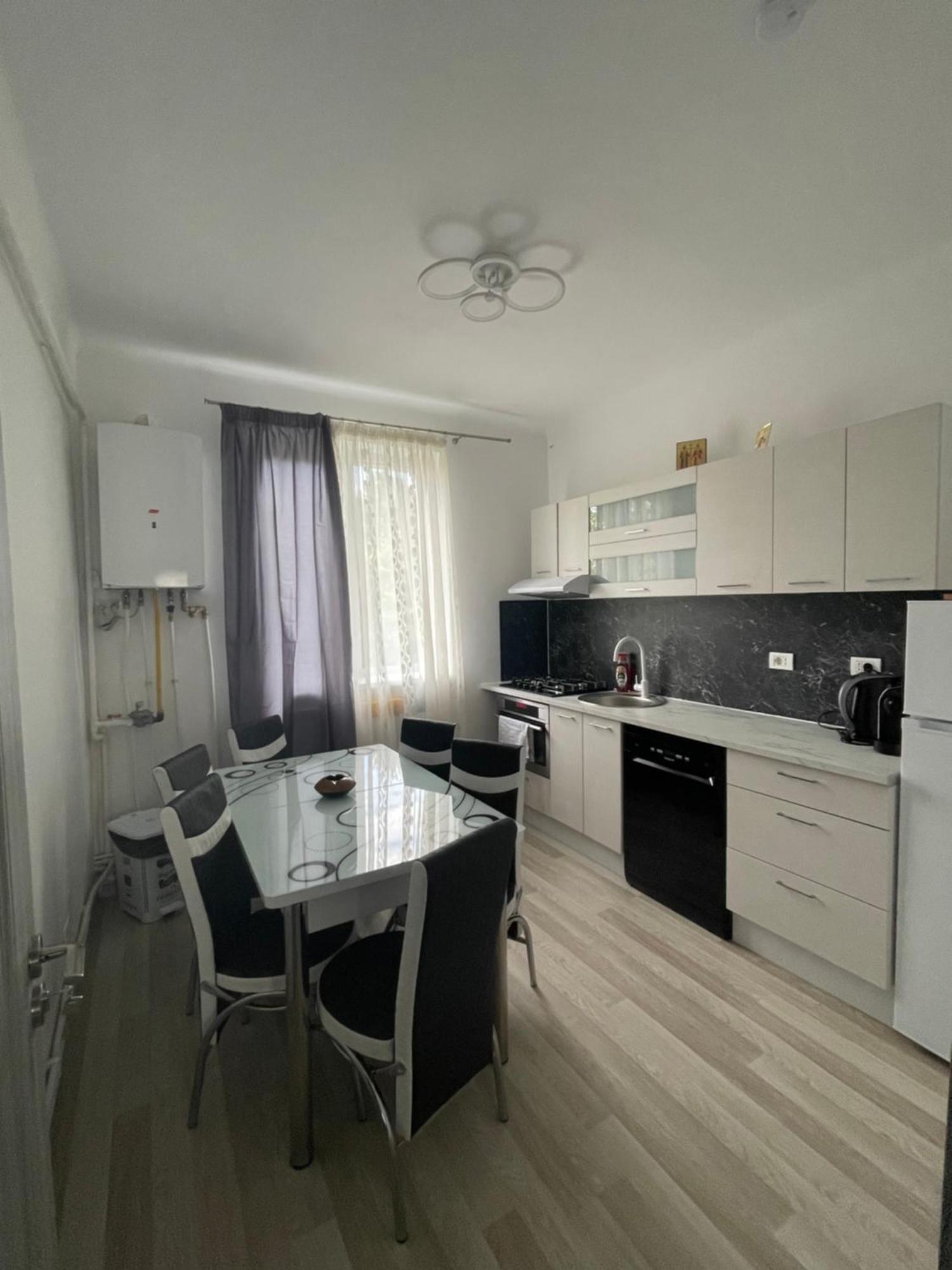 Aeroport Accommodation Bacău Екстериор снимка