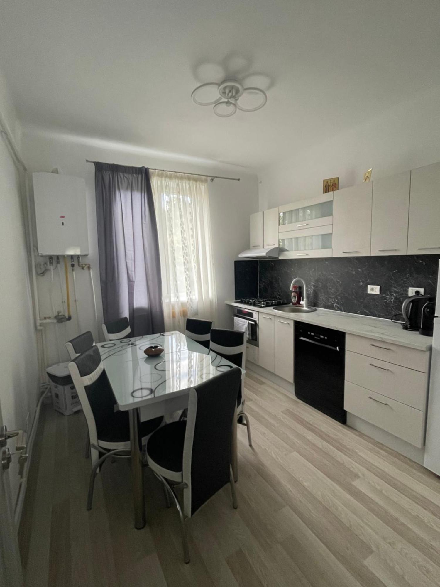 Aeroport Accommodation Bacău Екстериор снимка